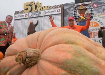 Calabaza de 1.120 kilos gana concurso en California