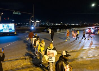 Sindicato de estibadores de EEUU suspenderá huelga para permitir negociar un nuevo contrato
