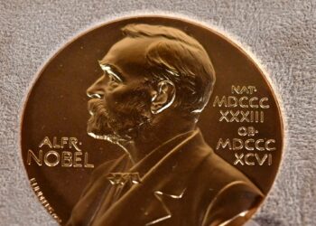 El Premio Nóbel de la Paz fue otorgado a sobrevivientes de las bombas atómicas en Japón.