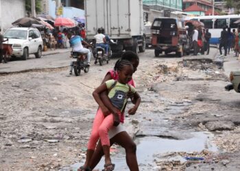 Miles de menores en Haití son reclutados por criminales ante el hambre y la miseria