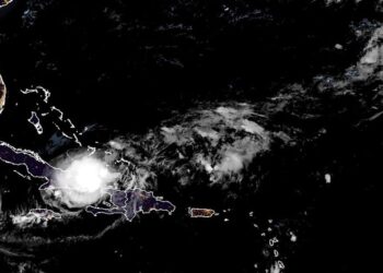 Tormenta tropical Oscar lleva fuertes vientos y lluvias al este de Cuba camino a Bahamas