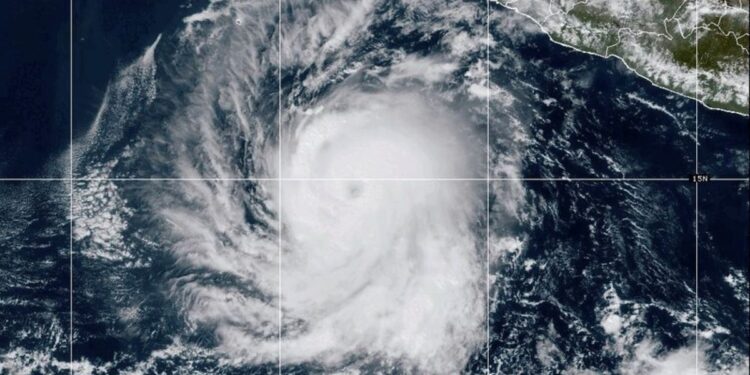 Kristy se fortalece a huracán de categoría 5 en el Pacífico, ¿tocará tierra?