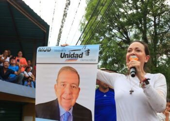 María Corina Machado insta a Petro a definir postura frente a Maduro