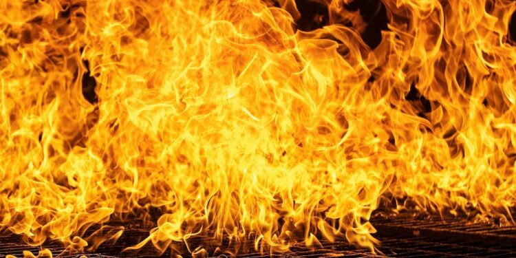 Incendio en depósito de petrolera estatal venezolana deja 26 heridos