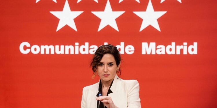 Isabel Díaz Ayuso ironiza sobre Venezuela, sin energía pero sí con Navidad