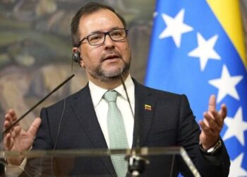 “Se arrepentirá”: Yván Gil carga contra el canciller de Colombia por no reconocer a Nicolás Maduro