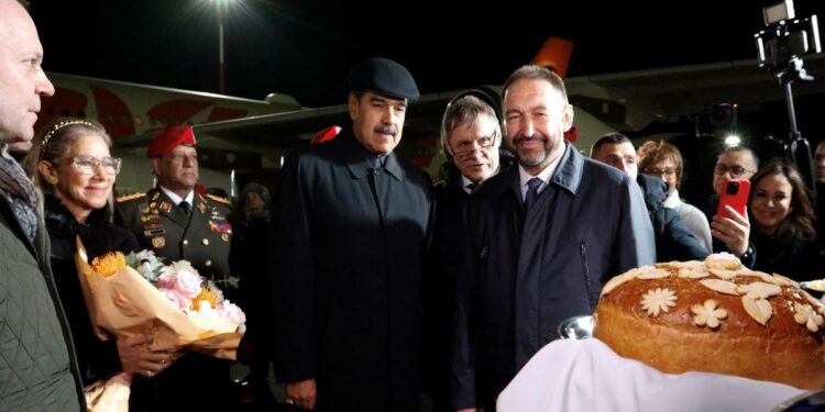 Maduro llega a cumbre BRICS en Rusia en su primer viaje tras el fraude electoral