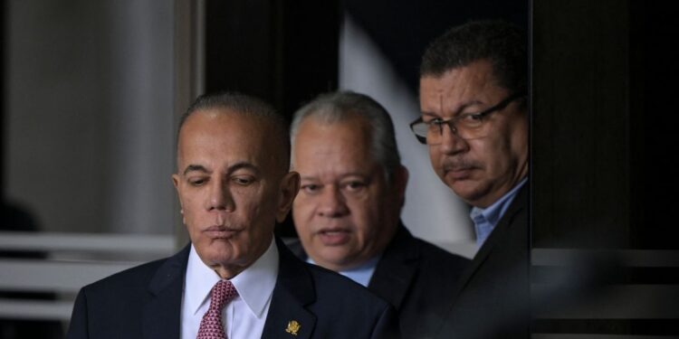 Complot de la oposición funcional a Maduro para sabotear resultados electorales en Venezuela