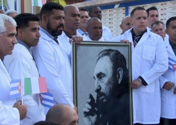 Cuba envía a México militares en vez de médicos