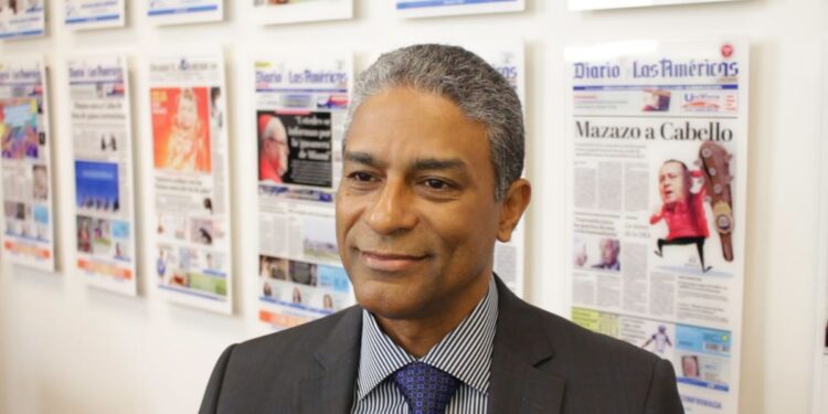 Excarcelan al Dr. Oscar Elías Biscet tras 6 horas de arresto para impedir que asistiera a un funeral