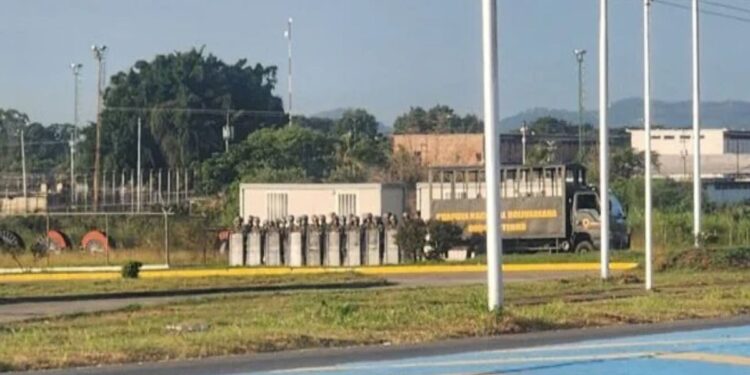 A presos políticos en cárcel de Tocorón les piden $500 para no ser torturados, según denuncia