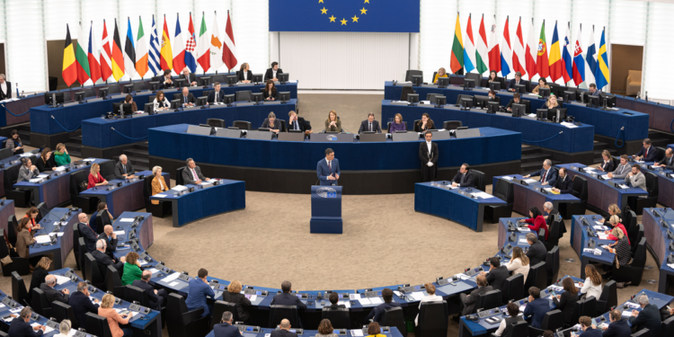 Eurocámara agenda debatir solicitud de orden de captura contra Nicolás Maduro