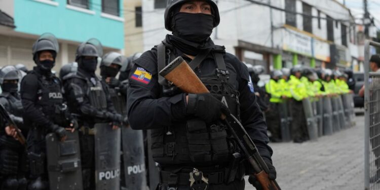 Ecuador declara estado de excepción parcial ante incremento de la violencia
