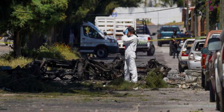 Tres policías heridos en atentado terrorista con coche-bomba en México