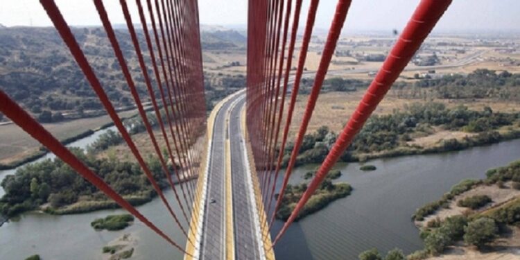 Joven murió en España tras caer desde un puente al que se subió para grabar un video viral para TikTok