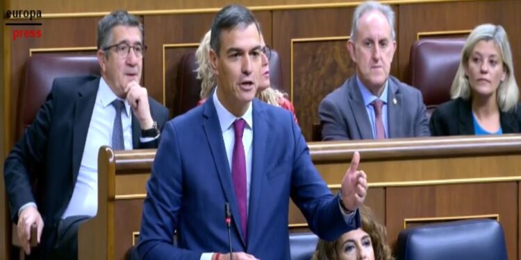 Pedro Sánchez pide disculpas por casos de corrupción y el PP insiste en su renuncia