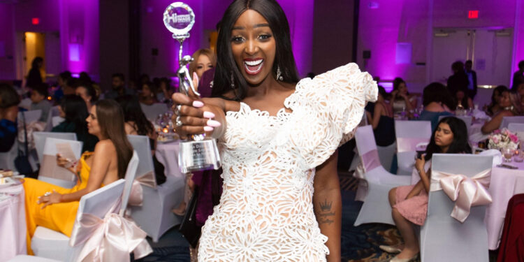 Amara La Negra Recibe el Influential Hispanic Woman Award en los Hispanic Image Awards 2024