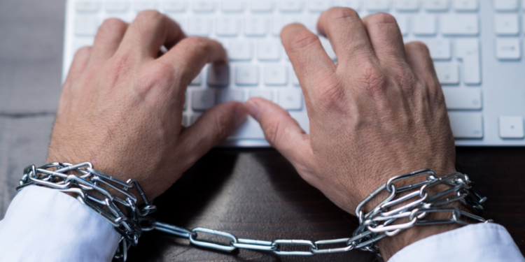 Dictadura de Cuba amenaza a cuatro medios independientes