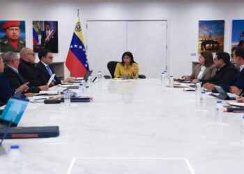 Vicepresidenta Rodríguez lidera encuentro con ministros del gabinete económico