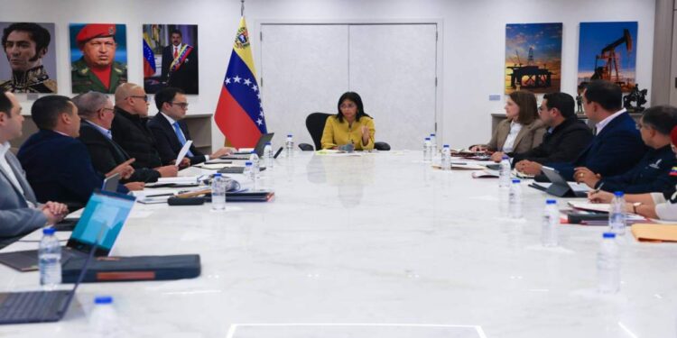Vicepresidenta Rodríguez lidera encuentro con ministros del gabinete económico