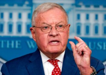 Fuentes afirman que Trump considera al general retirado Keith Kellogg como enviado a Ucrania