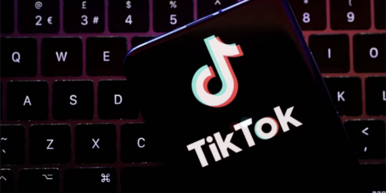 Maduro da 72 horas a TikTok para eliminar retos virales de Venezuela