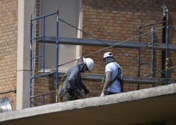 Trabajadores hispanos en la construcción son los más propensos a morir por la acción de drogas como el fentanilo