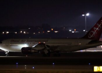 Tres estadounidenses llegan a Texas tras intercambio de prisioneros con China