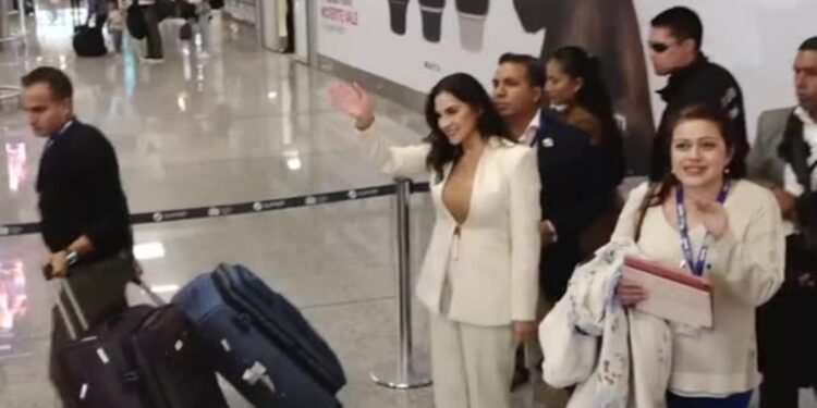 Vicepresidenta de Ecuador retornó a Quito y afirma que lo hizo como “acto de rebeldía”