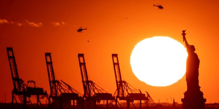 La economía en EEUU sigue siendo el principal tema de preocupación, en especial por la inflación.