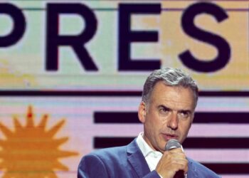 ¿Quién es Yamandú Orsi, el próximo presidente de Uruguay?