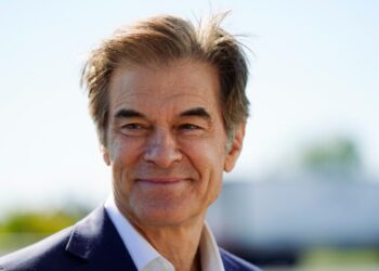 Trump elige al doctor de televisión Mehmet Oz para dirigir centros de Medicare y Medicaid