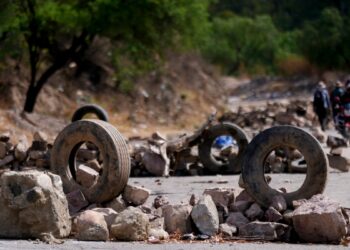 Los bolivianos muestran desesperación e impotencia frente a bloqueos de carreteras