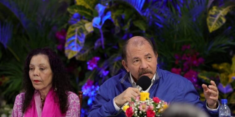 Ortega y su esposa reforman la Constitución que les otorga control absoluto de los poderes del Estado