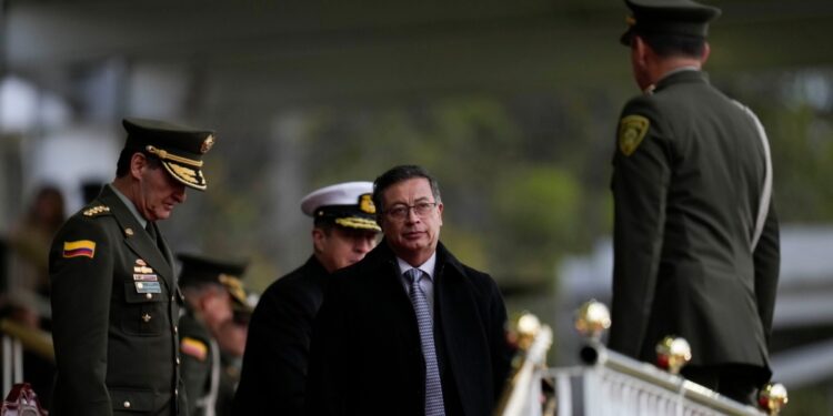 Colombia planea permitir exportación de energía a Ecuador tras cubrir su demanda doméstica