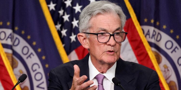 Fed baja las tasas, destaca relajación del mercado laboral y sólido crecimiento