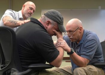 La Patrulla Fronteriza entrena más capellanes ante el debate migratorio y el impacto en los agentes