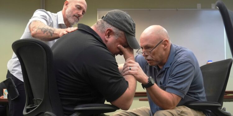 La Patrulla Fronteriza entrena más capellanes ante el debate migratorio y el impacto en los agentes