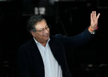 Colombia cita al ELN a nueva reunión en enero en busca de retomar agenda de diálogo y cese al fuego