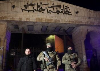 Ejército sirio confirma que los rebeldes entran en Alepo, dice que decenas de soldados han muerto