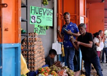 ¿Cómo cerrará la “débil” economía de Venezuela este 2024? 