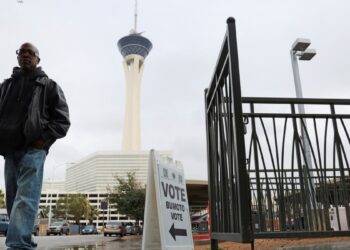 Dirigentes regionales en EEUU temen disturbios durante elecciones y toman precauciones