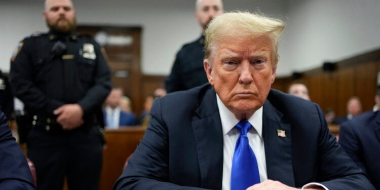 Juez aplaza sentencia de Trump en caso de dinero por silencio para decidir próximos pasos del caso