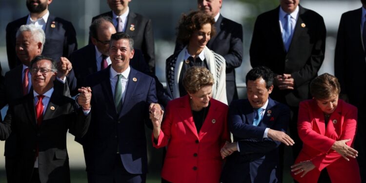 Presidente paraguayo recibe el alta tras pasar la noche en un hospital de Río de Janeiro