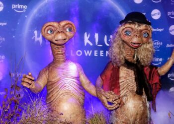 En Fotos | Extraterrestres y zombies, los favoritos en la noche de Halloween