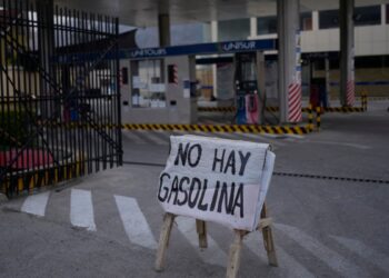 Bolivia enfrenta desabastecimiento de combustibles, un país que fue un importante productor de hidrocarburos