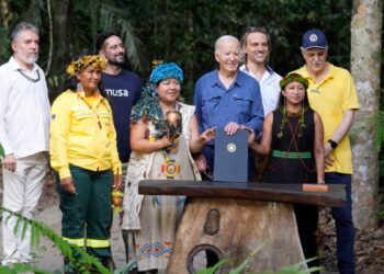 Biden destaca su legado climático en el corazón de la Amazonía