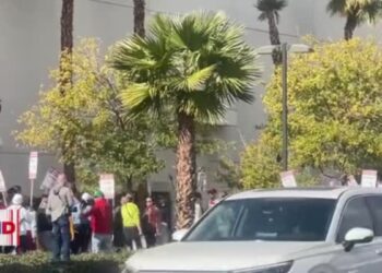 Trabajadores del Hotel Virgin en Las Vegas se mantienen en huelga