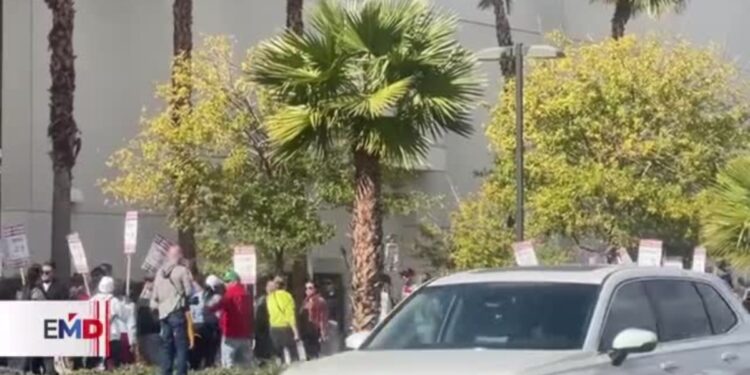 Trabajadores del Hotel Virgin en Las Vegas se mantienen en huelga