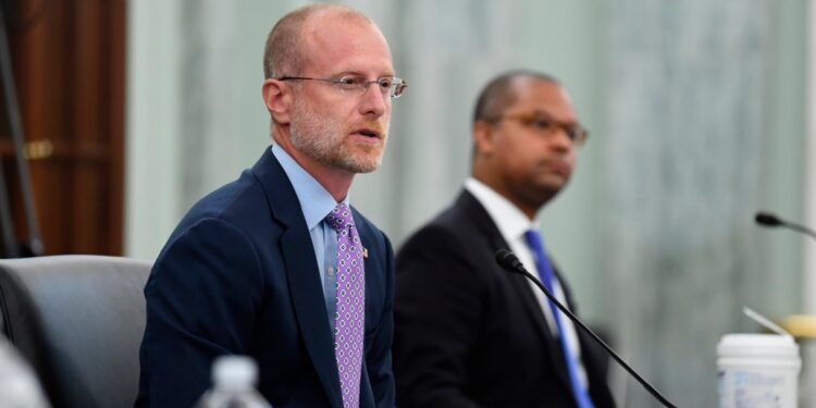 Trump nombra a Brendan Carr como director de la Comisión Federal de Comunicaciones